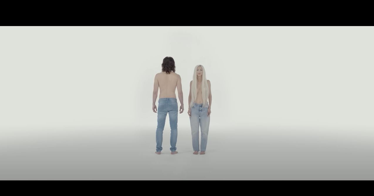 Andreea Bălan, mesaje dureroase pentru George Burcea în noua piesă, “Am crezut în basme”! Bărbatul misterios din videoclip seamănă cu tatăl fiicelor sale