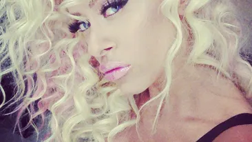 Anda Adam : Nu mi-am mărit buzele, contează ce ruj folosesc. Tu o crezi?