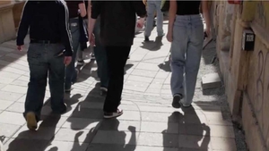 Iluzia optică ce îi înnebuneşte pe trecătorii din Cluj. Se află chiar în centrul oraşului