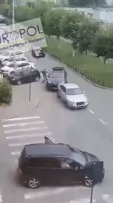 Scene extrem de violente în Craiova, unde două clanuri s-au bătut în trafic cu bâte și cuțite! Mai multe persoane au ajuns la spital