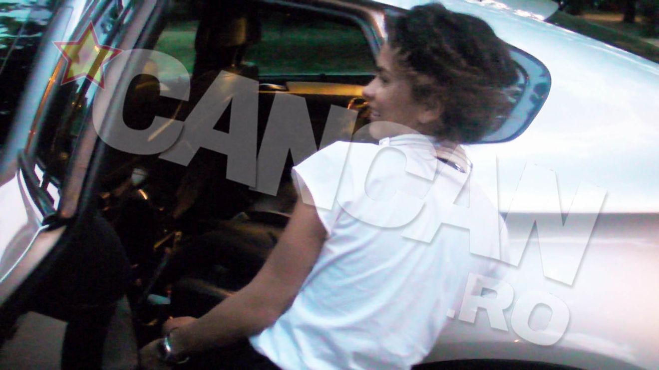 Imagini inedite! Cum prinde un moment de respiro, Inna lasa deoparte aerul de diva si se transforma intr-o pustoaica voiasa!