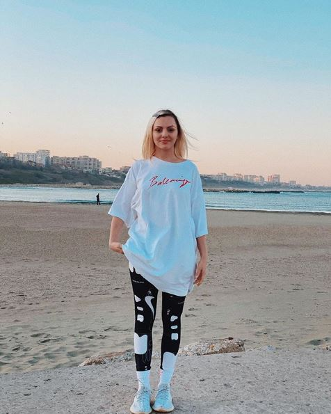 Alexandra Stan și Adriana Rusu au încins atmosfera pe plajă! Cele două cântărețe au făcut topless, iar imaginile i-au înnebunit pe bărbați