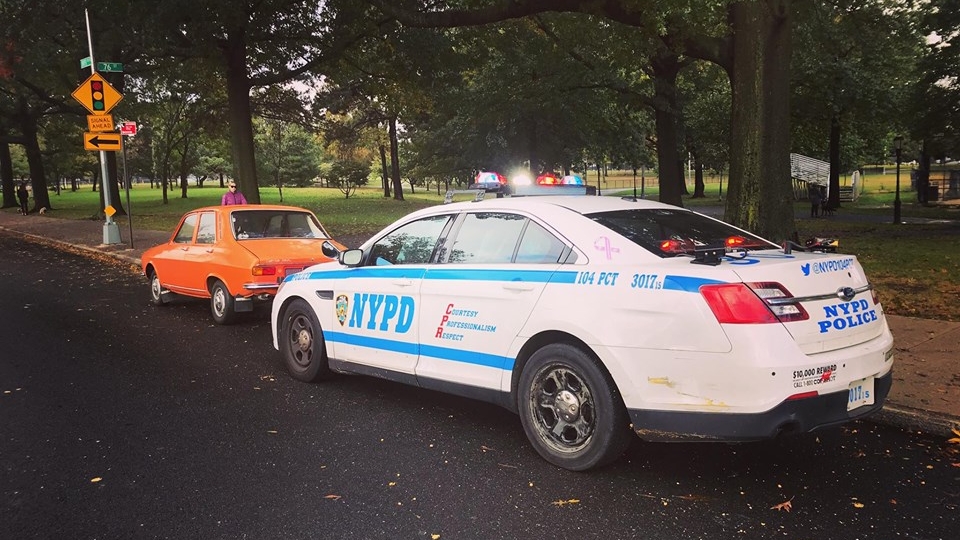 Agenții de circulație din New York au oprit o Dacia 1300: ”Mergeam frumos la biserică, ascultam Guță la maxim...”