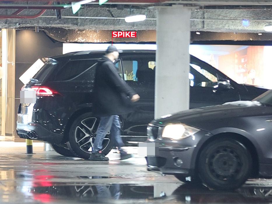 Spike a renunțat la a se mai afișa în public cu Livia / (Sursa: CANCAN.RO)