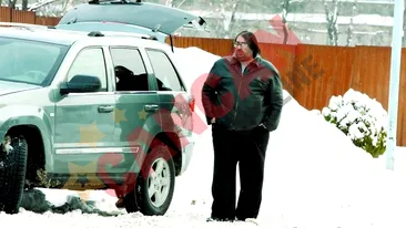 Isi repara jeepul la benzinarie!