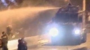 VIDEO Columbienii s-au batut cu politistii pentru a prinde un loc la concertul Metallica