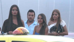 Eduard Irimia, inconjurat de super-femei la club!