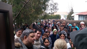 Scene incredibile la Târgoviște. Sute de asistați social, obligați de primar să vină la Târgul de Joburi. Rezultatul: zero. "Leșin la muncă, mă ia capul"