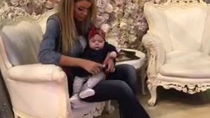 Bianca Drăguşanu şi-a scos fiica la primul ei eveniment monden! Cum a apărut blonda cu Sofia la târgul de nunţi