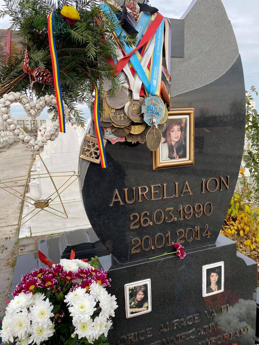 Imagini copleșitoare de la mormântul Aurei Ion, după aproape 7 ani de la tragedia aviatică din Munții Apuseni. Mesajul publicat de sora ei în ziua de Crăciun