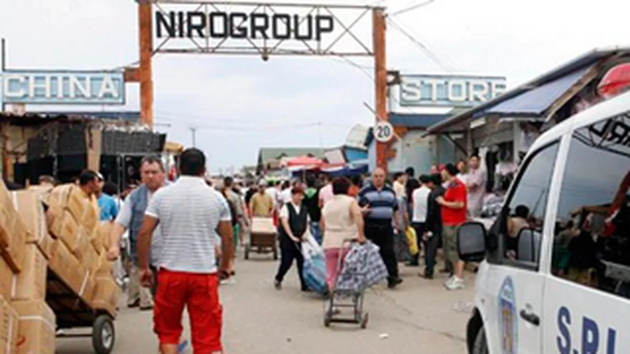 VIDEO Razie de amploare in Complexul Europa! Sute de depozite au fost sigilate