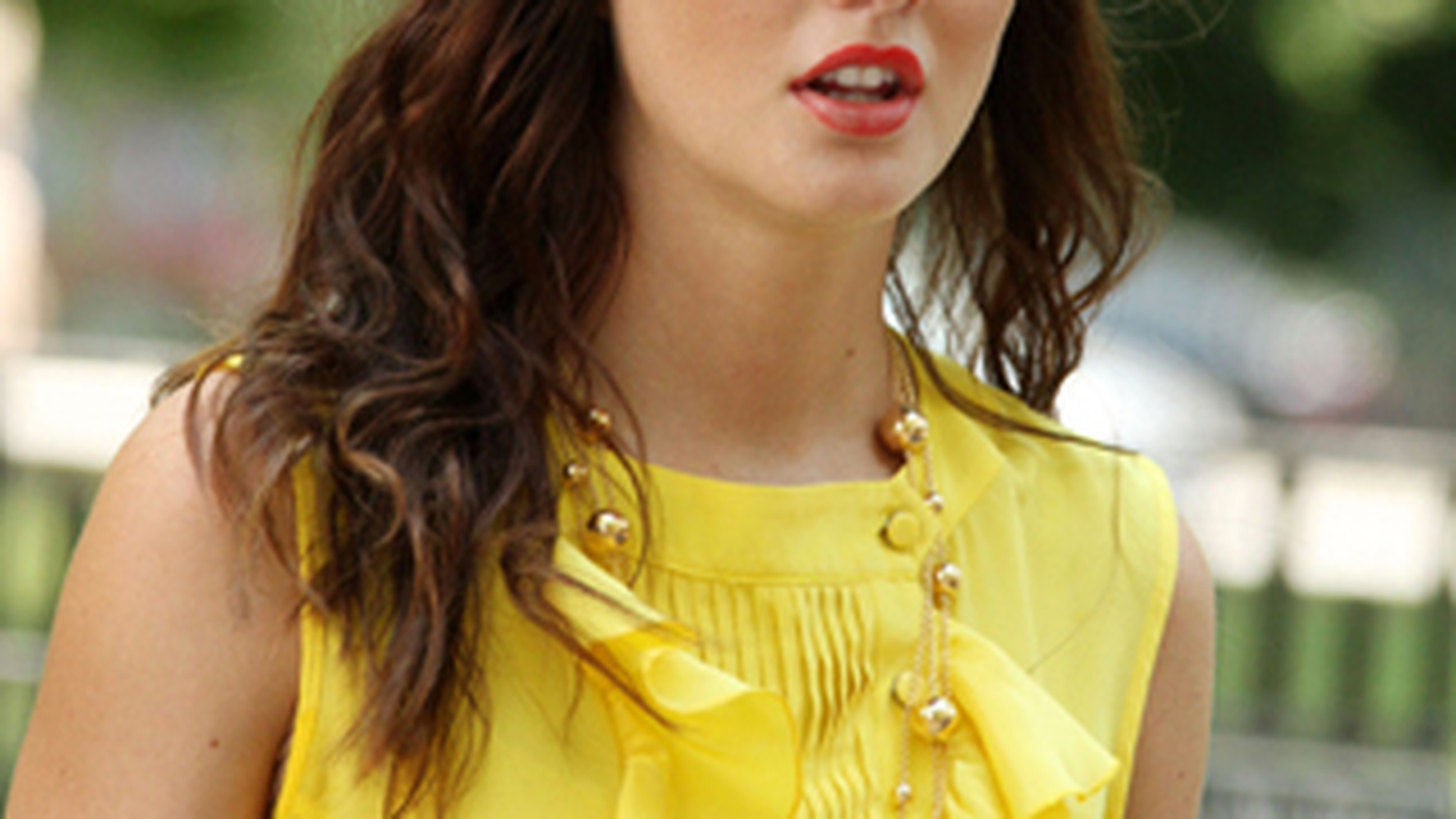 Leighton Meester isi da mama in judecata pentru ca a cheltuit banii dati de ea pe operatii estetice!