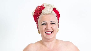 La ce mai apelează femeile pentru a fi sexy! Ce parte a corpului si-a tatuat această doamna din dorinta de a fi altfel!
