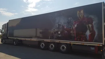 VIDEO EXCLUSIV. Plăteşte şi 30 de mii de euro pentru a personaliza un ”monstru”. El este regele tirurilor! Are cele mai frumoase camioane din România