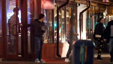 Elena Gheorghe si familia ei incurajeaza pirateria! Cumnatul artistei, Paul Parvulescu a cumparat DVD-uri de la speculanti!