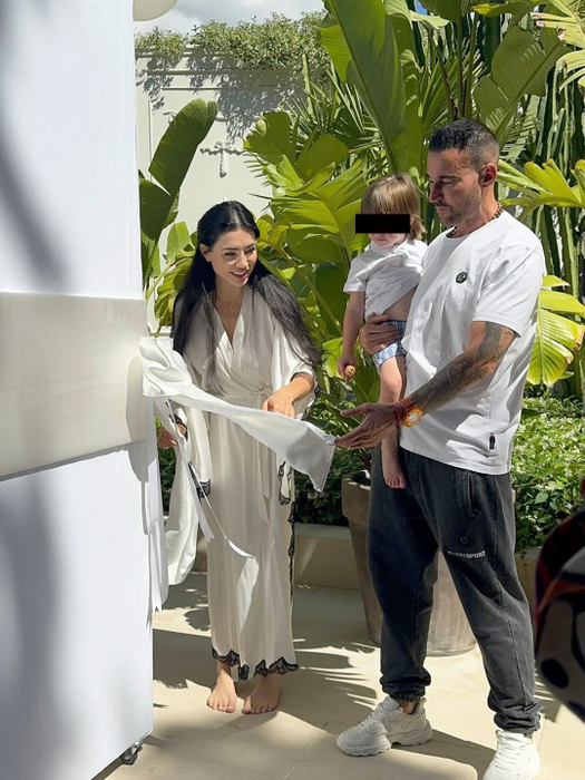 Andreea Sasu a fost externată din spital! Primele imagini cu românca + Ce cadou spectaculos i-a făcut Philipp Plein