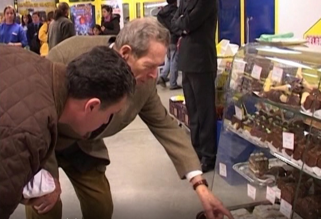 Regele Mihai şi Principele Radu îşi aleg prăjiturile