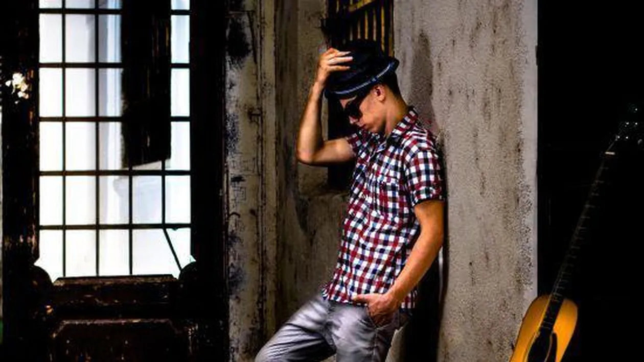 Povestea incredibila a rapperului Benny Rush! A cantat pe ulitele satului, iar acum face naveta de la tara sa-si promoveze hit-ul!