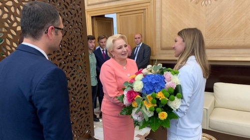 Viorica Dăncilă a venit la Aeroportul Otopeni pentru a o întâmpina pe Simona Halep