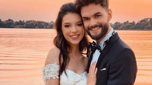 Bat clopotele de nuntă în showbiz-ul românesc! Cleopatra Stratan și Edward Sanda se căsătoresc. „Vom deveni oficial soț și soție”