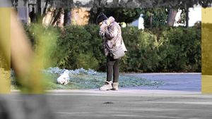 Evacuată din imobilul de lux, “Regina vinurilor” și-a găsit un aliat: “Bubico” îi păzește non-stop spatele!