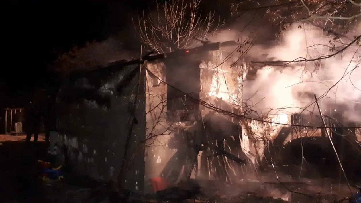 Noi detalii sfâșietoare în cazul bebelușului ars de viu în Dâmbovița. Mama lui plecase să cumpere lapte