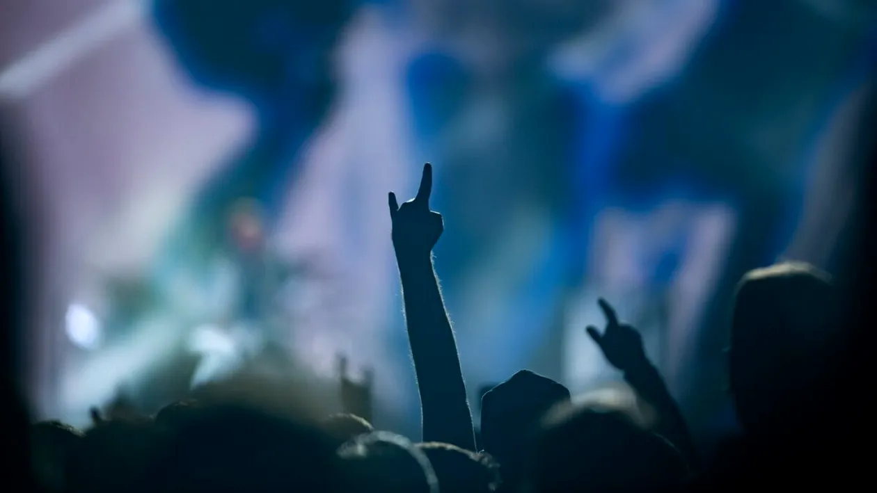 ANPC, luat cu asalt după ce s-au pus în vânzare biletele pentru concertul Metalica din București! Peste 100 de reclamații