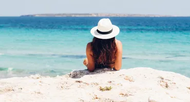 Primii turiști au ajuns în Portul Tomis din Constanța. Cei mai curajoși au făcut prima baie de anul acesta în mare
