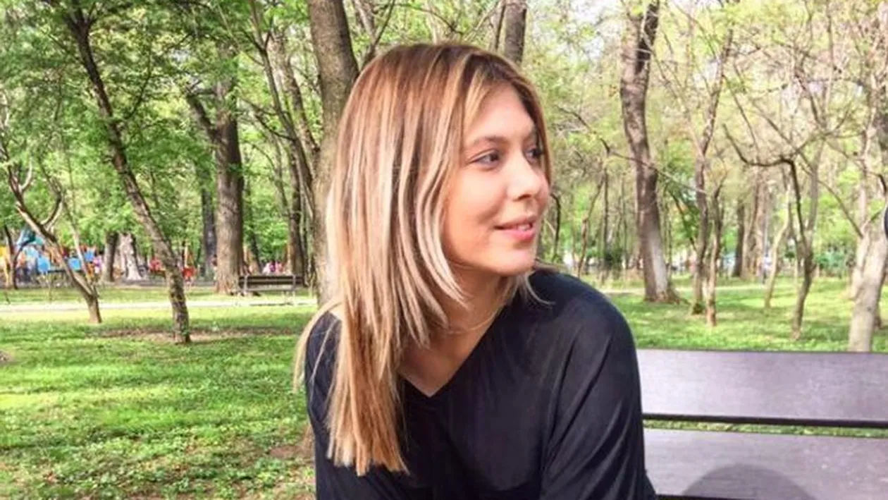 Cum arată SORE în costum de baie la trei luni după ce a născut! Artista şi-a etalat formele apetisante la mare 