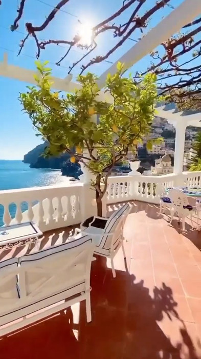Terasa Villei Treville din Positano este superbă