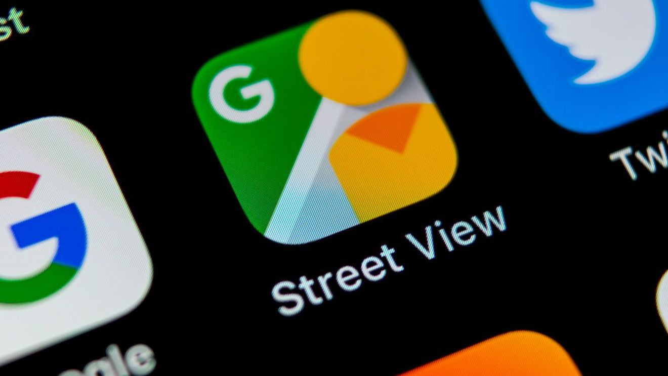 Poveștile oamenilor care și-au găsit părinții pe Google Street View, la mulți ani după ce aceștia au decedat. FOTO
