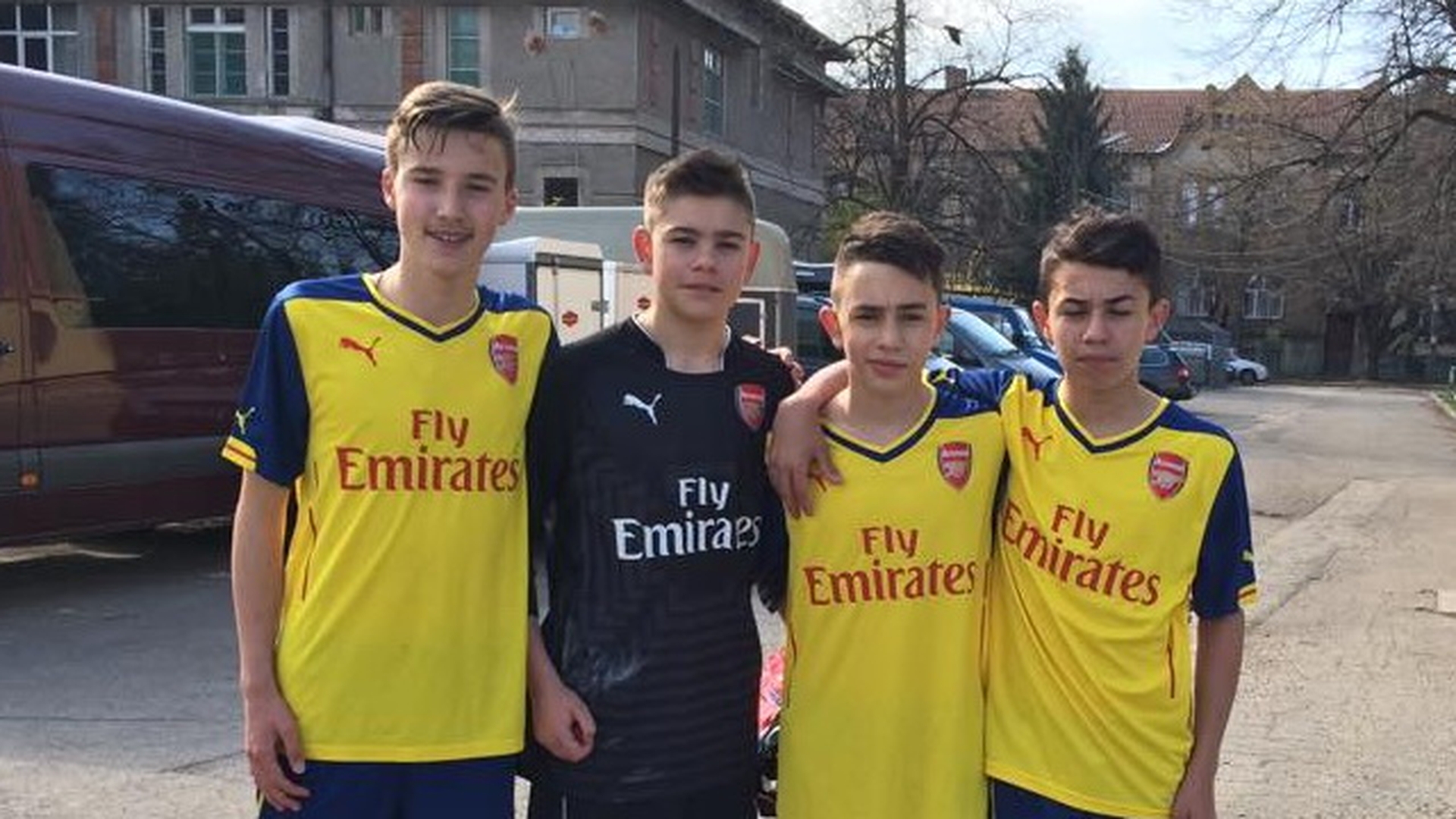 Tunarii din Vaslui! La doar 14 ani, trei pusti din cel mai sarac judet din Romania au fost transferati de Arsenal Londra!