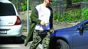 VALI BĂRBULESCU a devenit bărbat serios, cu burtă şi barbă albă