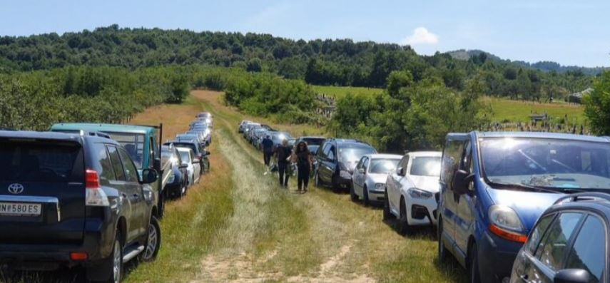 Imagini de la înmormântarea lui Cristian Molnar/ sursă foto: presasm.ro