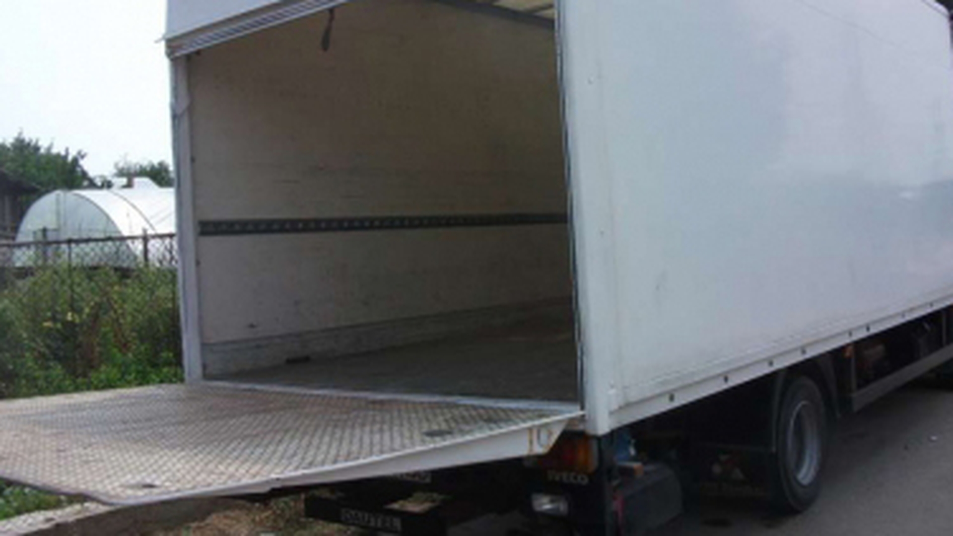 Camion romanesc abandonat in Anglia de la Craciun! Afla ce “monstru” transporta
