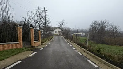 Locul din România cu drumuri complet asfaltate și case pentru toată lumea. Ce facilități are în 2025 un orășel de la capătul țării