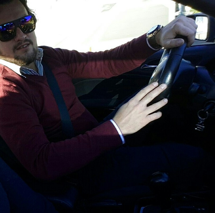 Vali conduce un BMW