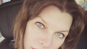 Milla Jovovich, mamă pentru a treia oară. Prima imagine cu bebelușul