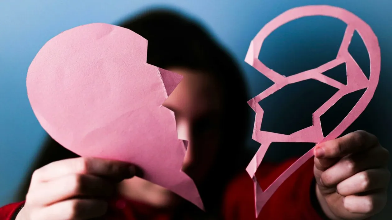 Fost ministru al României, PĂRĂSIT de iubită chiar de Revelion 2025: „Anul 2024 a fost anul deziluziilor”