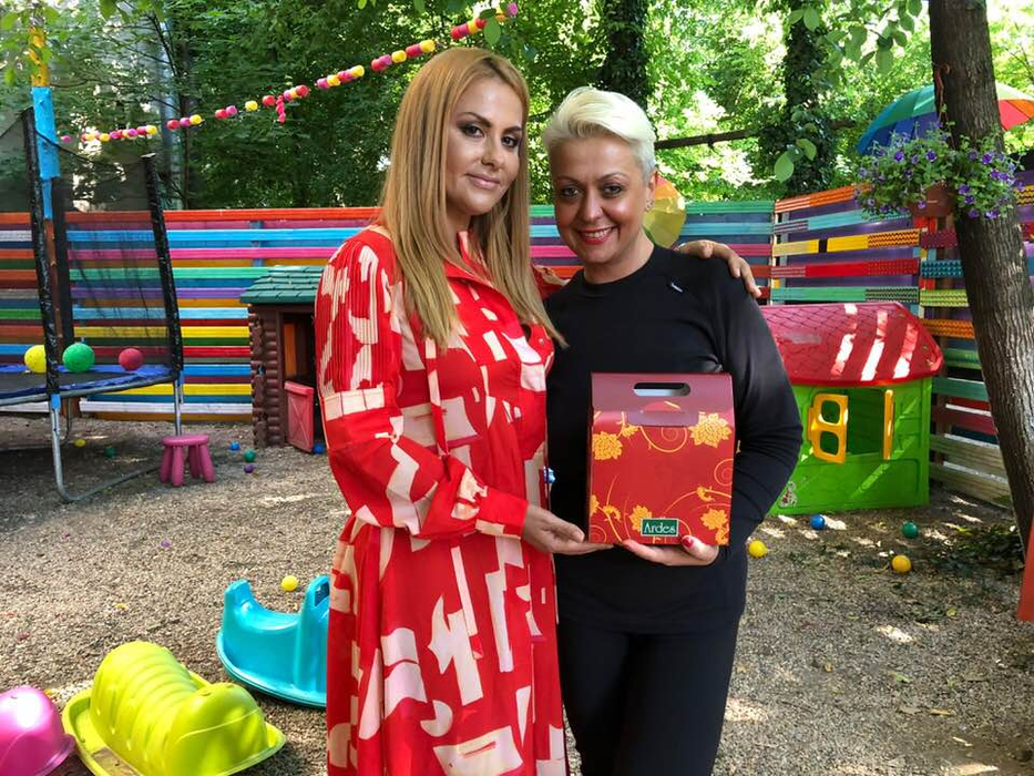 După ce a slăbit 25 de kilograme, Monica Anghel are curaj să pozeze și nemachiată: „Tu ești?” Are un look nou