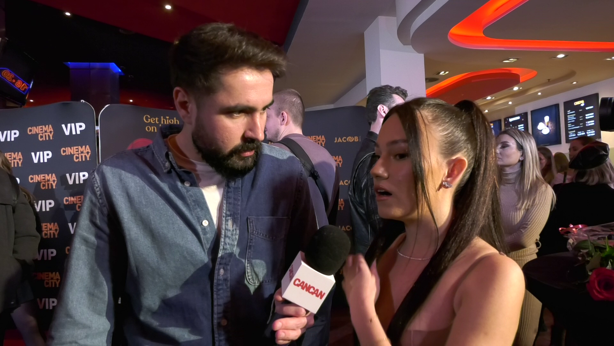 Mimi:  "Sincer, nu m-am uitat la «Survivor», pentru că am fost foarte prinsă în această perioadă. Suntem la premiera filmului la care eu am fost regizor pe making-of. Și am fost foarte prinsă cu montajul making-of-ului, pe care o să îl vedeți la mine pe YouTube!" (Foto: captură video)