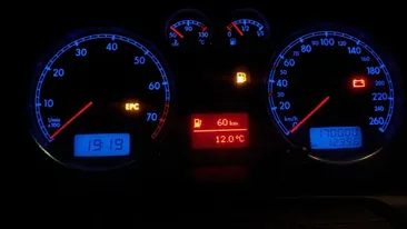 Un bărbat din Caraș Severin a mers cu mașina la ITP, cu bandă adezivă lipită pe becurile din bord. Ce reacție au avut reprezentanții de la service-ul auto