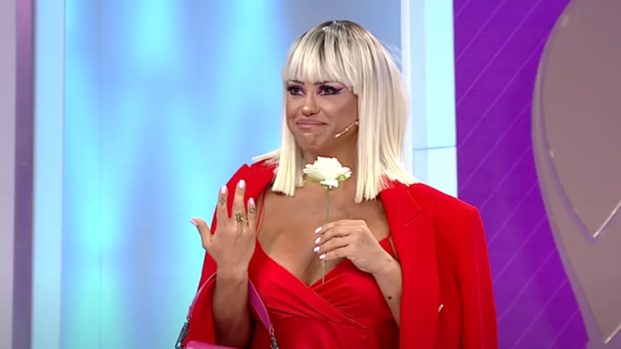 Anda Adam s-a logodit cu iubitul ei: ”Da, e pe bune. Am un inel foarte drăguț....”