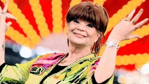 România îşi ia "adio" de la Cristina Stamate! Trupul neînsufleţit al actriţei, depus în foaierul Teatrului de Revistă! 