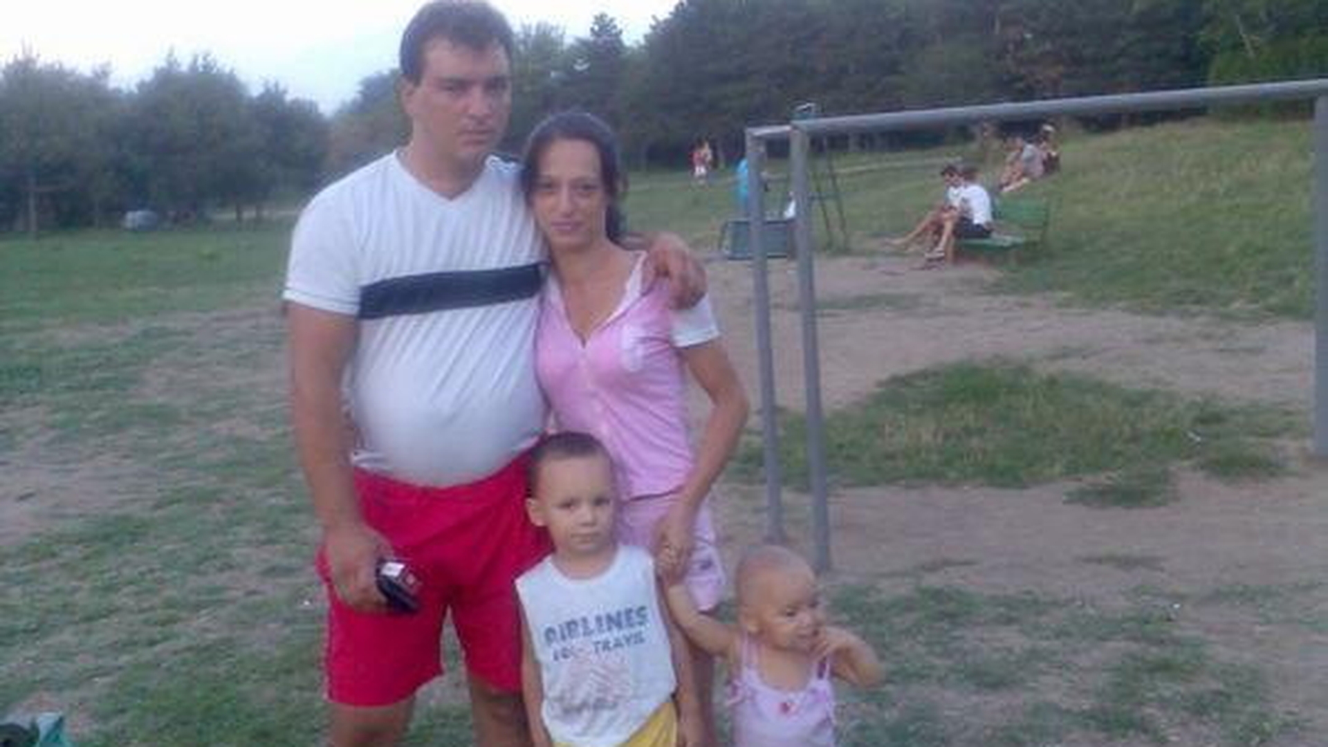 Stau cinci intr-o casa de chirpici, dar vor avea un Revelion de vis! Vezi ce personalitate a scos din foamete familia Gheorghe