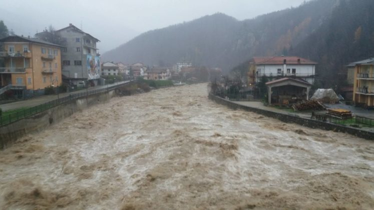 Situaţie critică în Italia! Inundaţiile au făcut prăpăd :”E mai rău decât în ’94. Ne este foarte frică’’