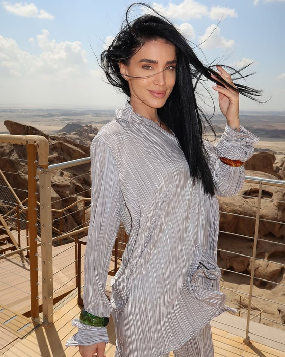 Nu e o glumă! Cât costă o noapte de cazare în resortul din Arabia Saudită în care stă Adelina Pestrițu