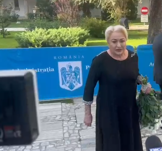 Cum a apărut Viorica Dăncilă la priveghiul lui Ion Iliescu? Toate privirile s-au întors către ea