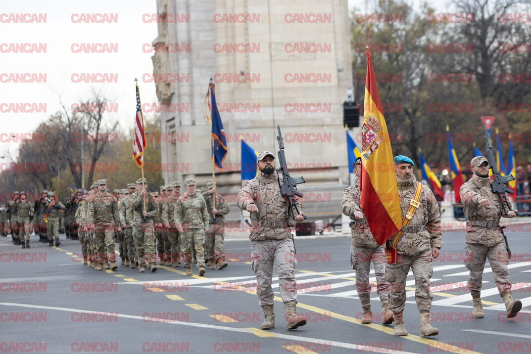 Imagini LIVE de la parada militară de 1 decembrie. Cum au apărut poliţistele la defilare. FOTO