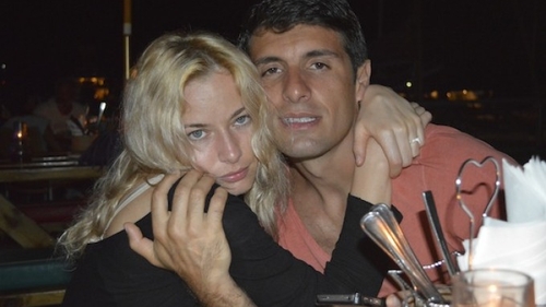 Laura Cosoi este tratata ca o printesa de iubitul ei! Vezi cum o intampina la coborarea din masina si cum o conduce la restaurant